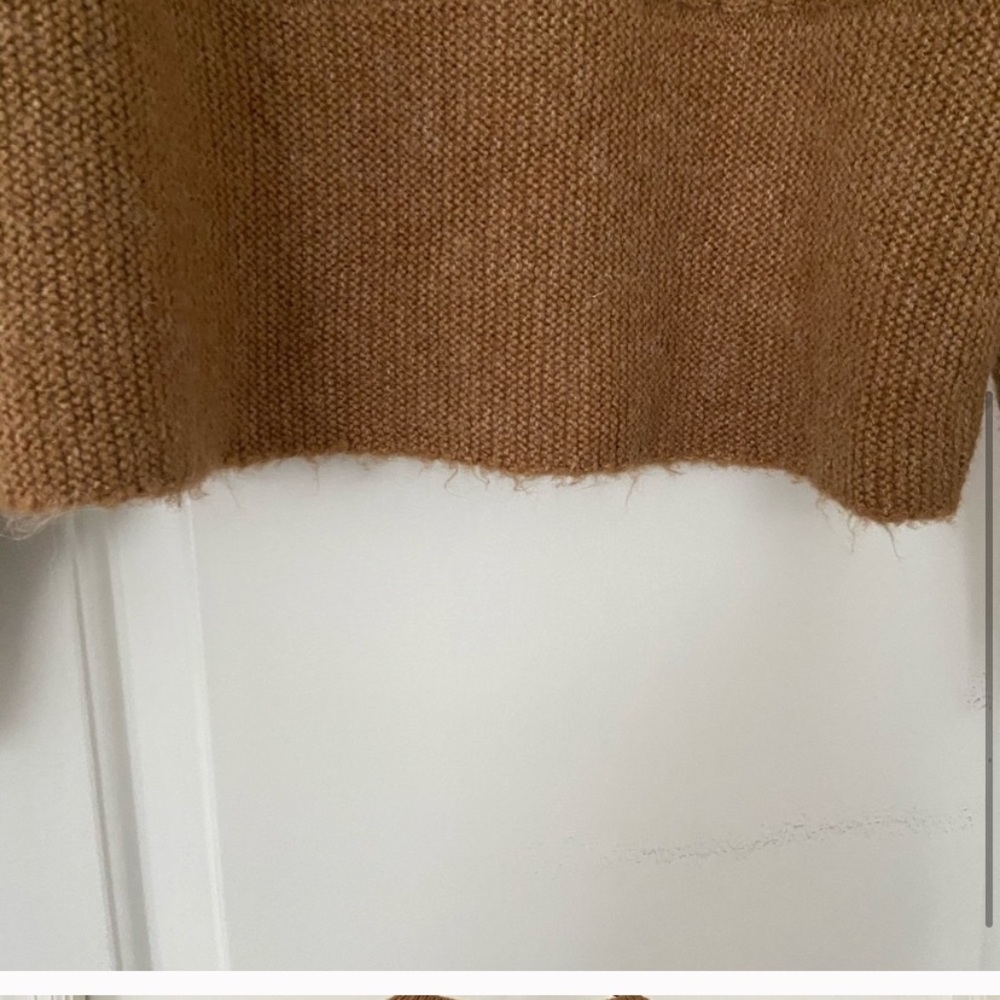Shoulder pad camel sweater - Picture 7 of 7